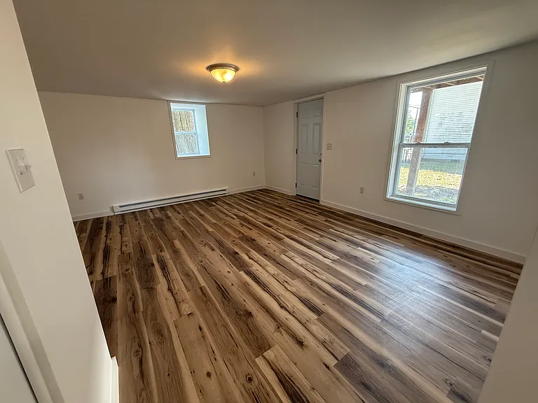 400 Erie St — Photo 18