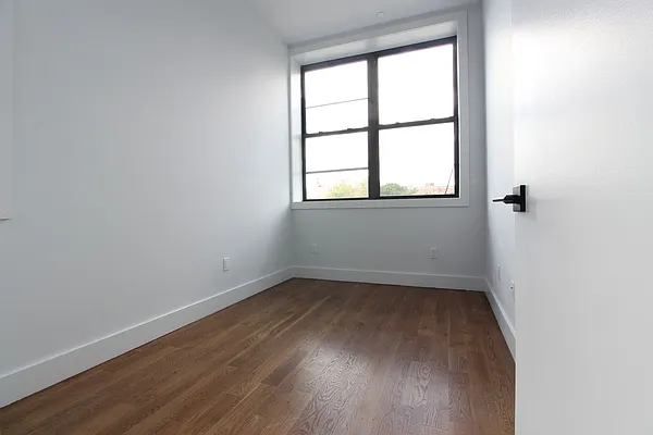 Rented by EXR | media 32