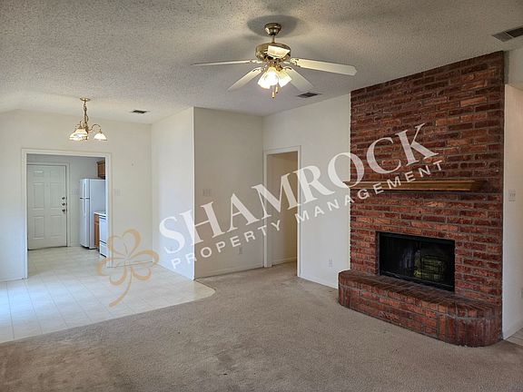4th image of 1011 Parkview Cir