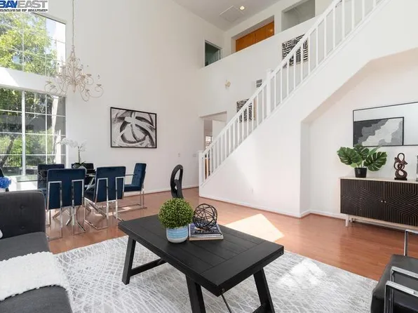 220 Bridgehead Ln, Hayward, CA 94544