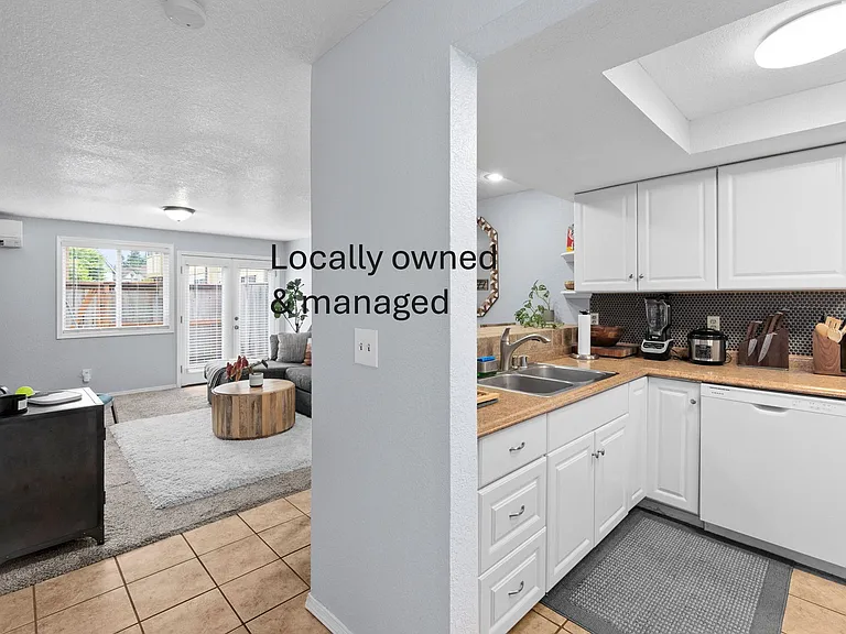 220 Israel Rd SW — Photo 2