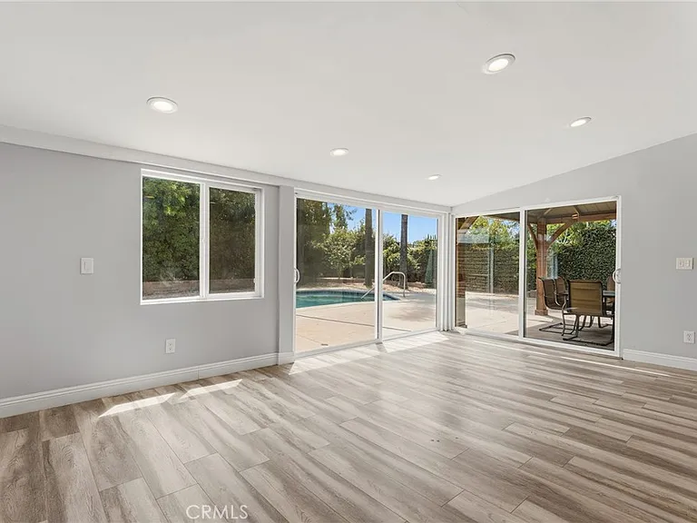 9754 Yolanda Ave — Photo 17