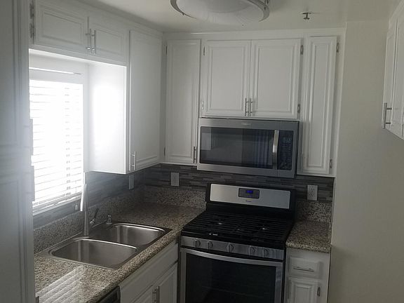 5th image of 11162 Camarillo St APT 204