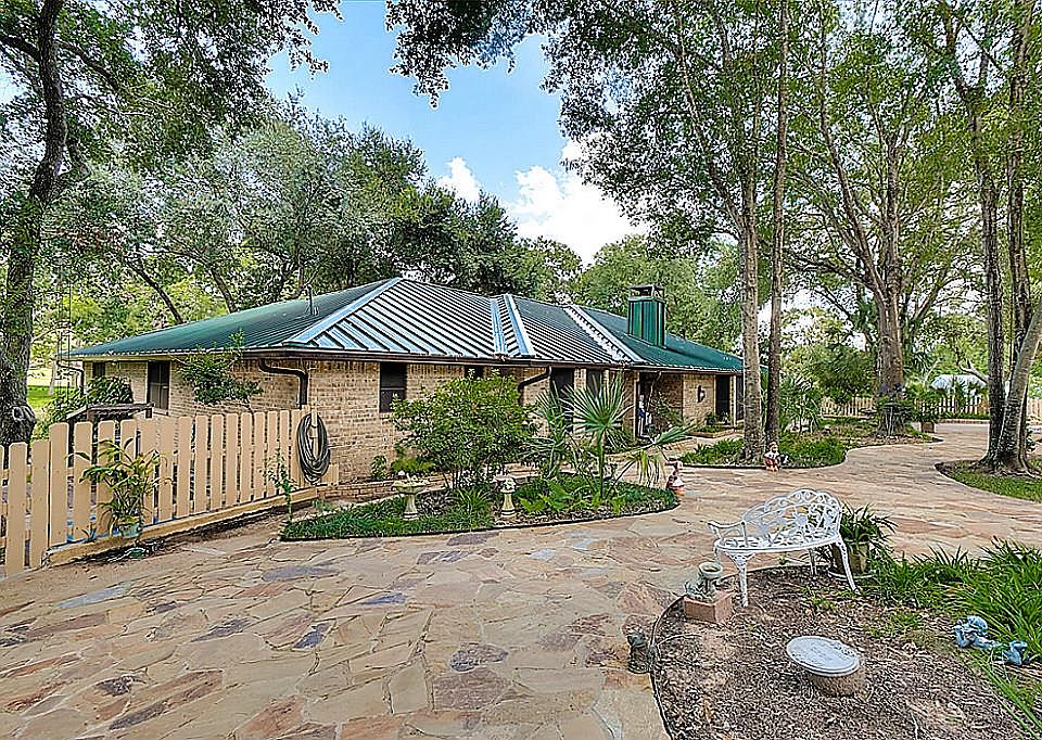1st image of 406 Hidden Creek Cir