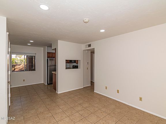3rd image of 1810 E Blacklidge Dr APT 104