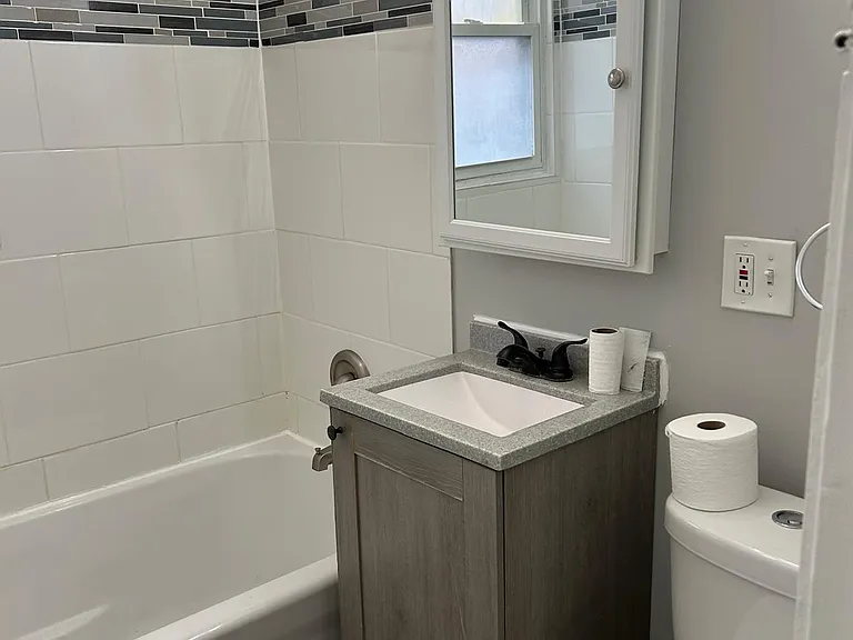 4819 W George St #2 — Photo 5