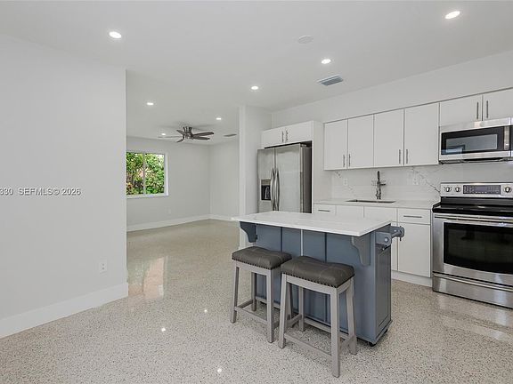 3rd image of 1023 SW 11th St