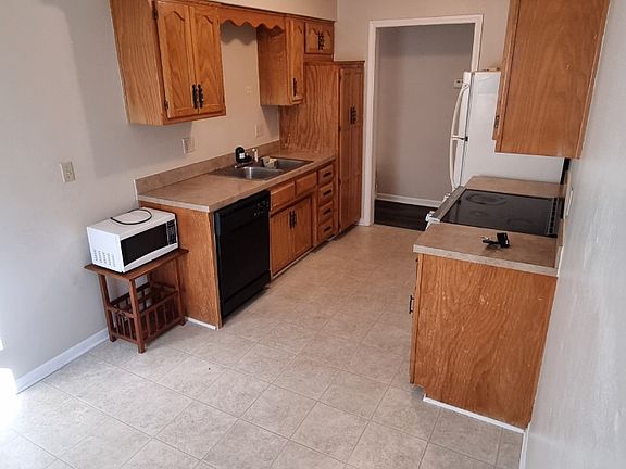 Large Kitchen with all appliances included!