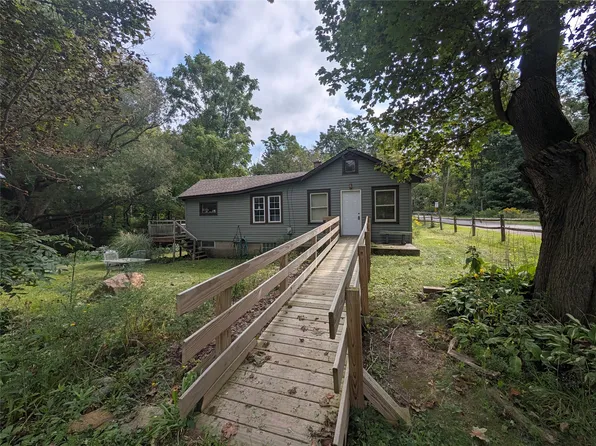 9058 Leet Rd, North East, PA 16428