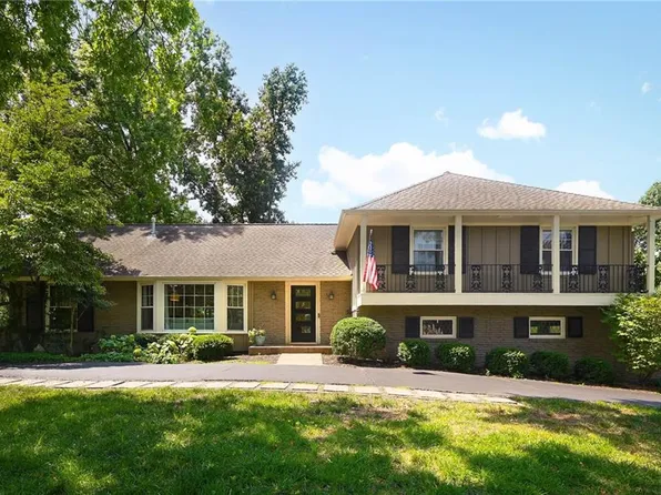 9700 Wenonga Ln, Leawood, KS 66206