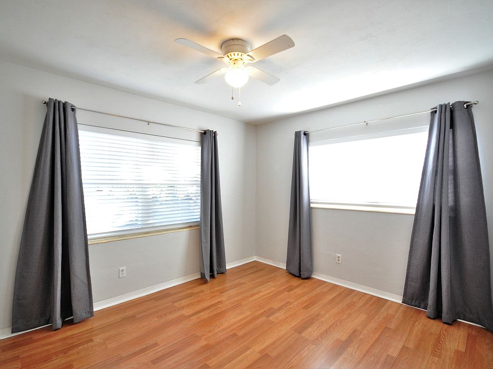 1st image of 517 11th Ave N