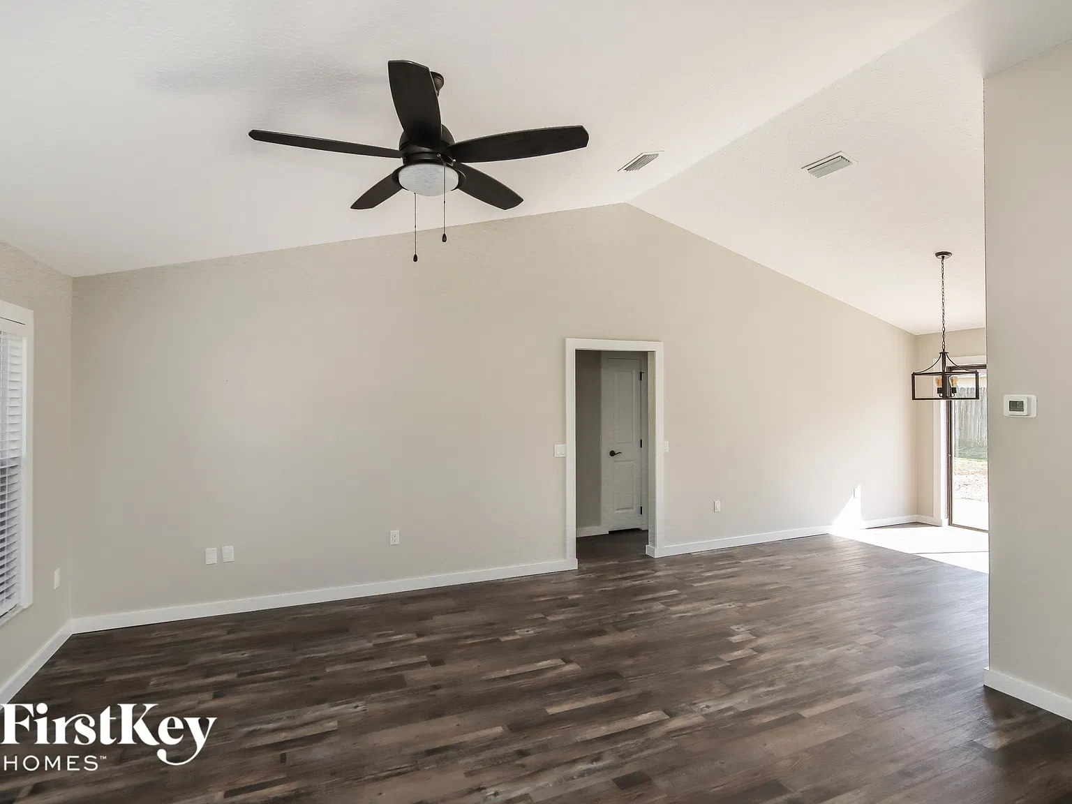 3 bed, 2.0 bath, 1364 sqft, $2,620 — Photo 3