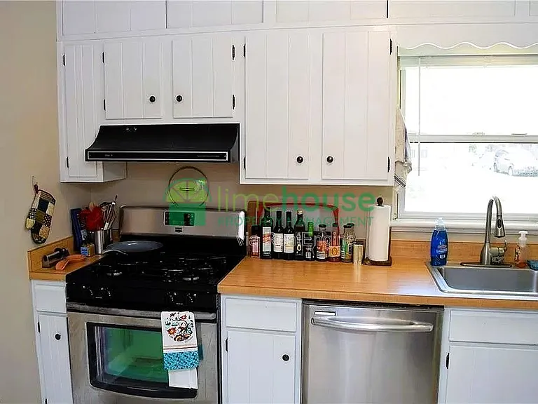 1439 Simpson Ct — Photo 10