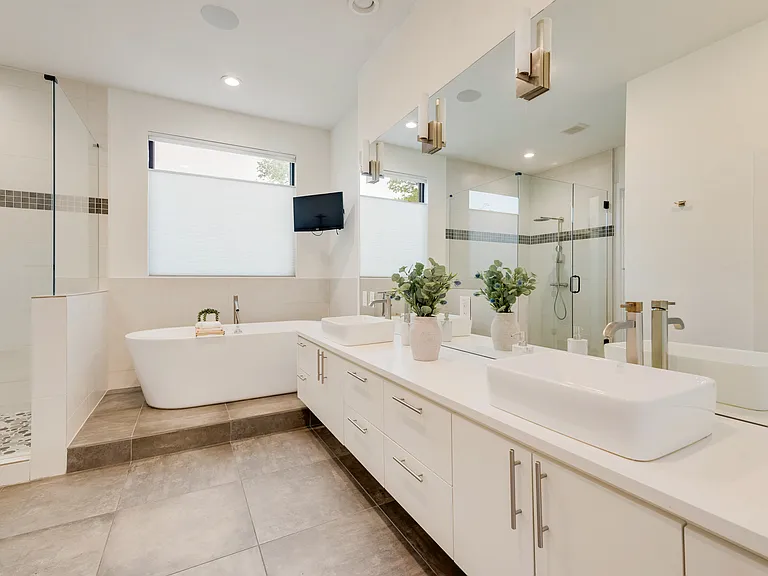 6420 Kenwood Ave — Photo 10