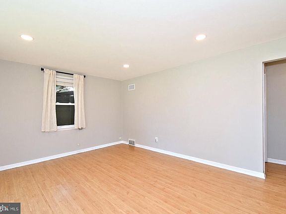 4th image of 1226 University Ave