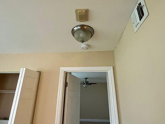5th image of 3440 Pinewalk Dr N APT 527