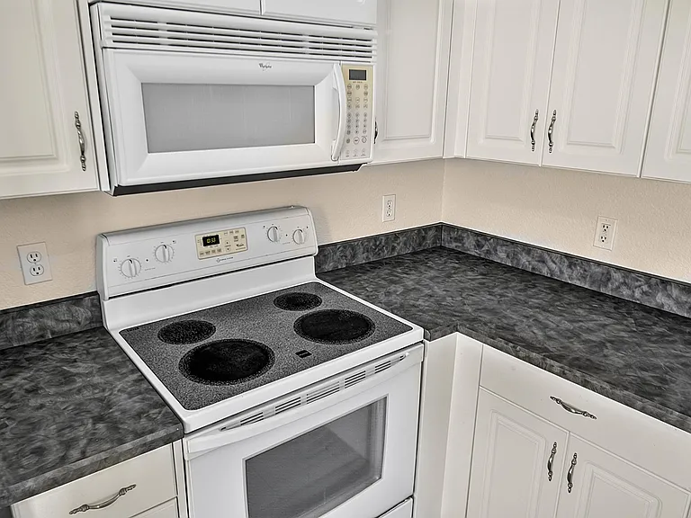 9 Lytton Ln — Photo 20