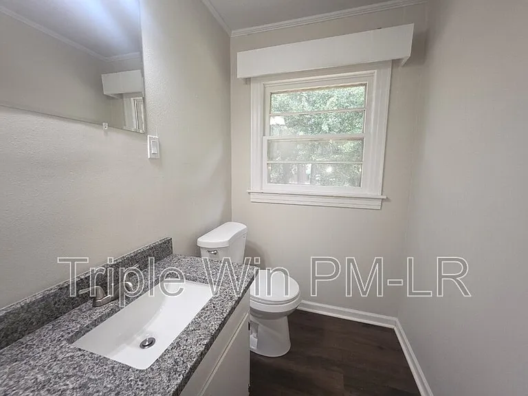 318 W Bell St — Photo 28