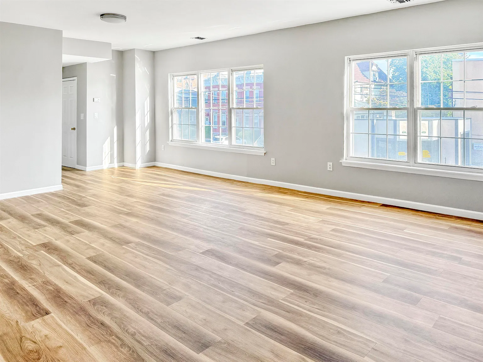 1 bed, 1.0 bath, $2,100 — Photo 1