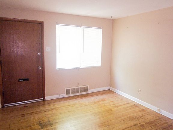 5th image of 220A Bellerive Blvd