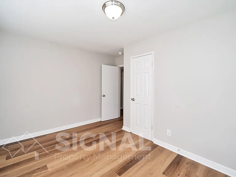 300 Norwood Ave — Photo 16
