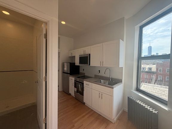 2nd image of 104 Macdougal St APT 20