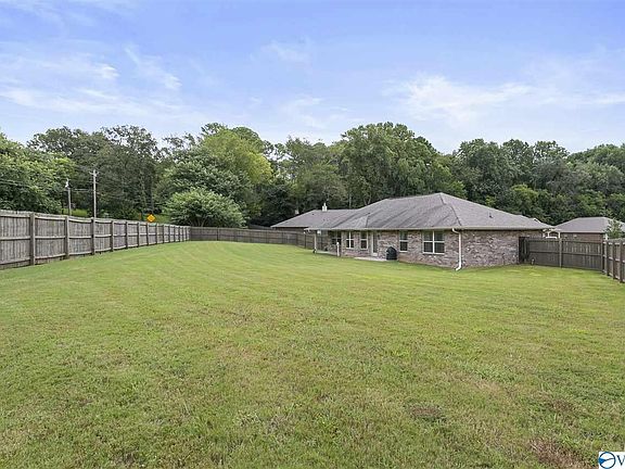 5th image of 138 Willow Tree Dr