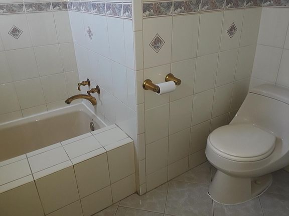 5th image of 10827 Braddock Dr