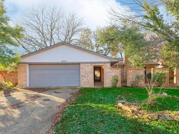 618 Eisenhower Dr, Duncanville, TX 75137