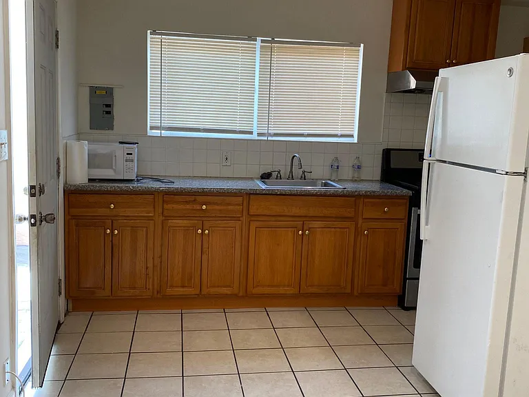 1641 138th Ave #IN LAW — Photo 2