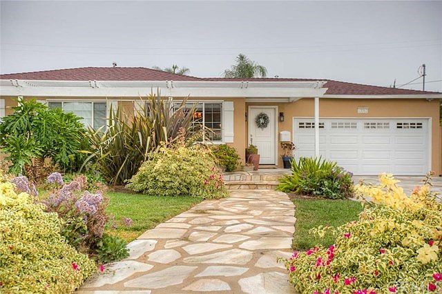 Beautifully Landscaped front yard with flagstone walkway