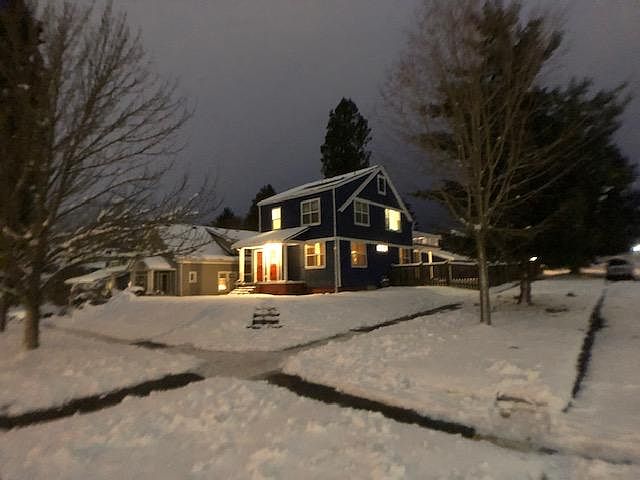 1st image of 801 N Ainsworth Ave