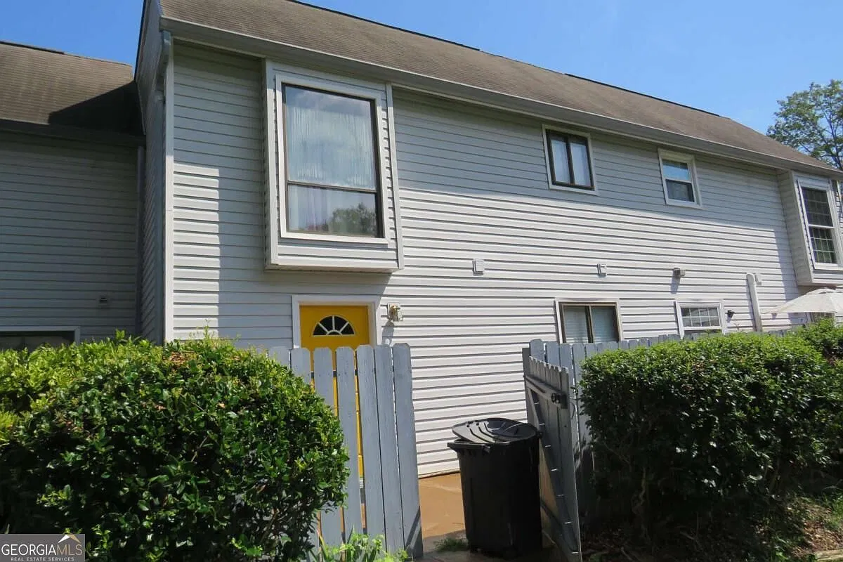 3 bed, 2.5 bath, 1440 sqft, $1,600 — Photo 1