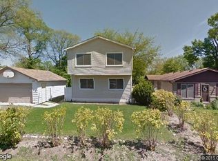 1501 Maple Dr, Round Lake, IL