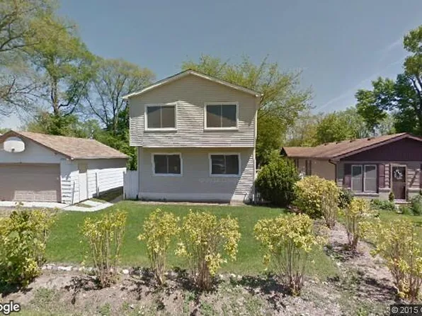 1501 Maple Dr, Round Lake, IL 60073