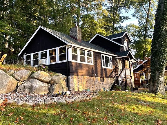 3rd image of 2229 Lakeside Dr W