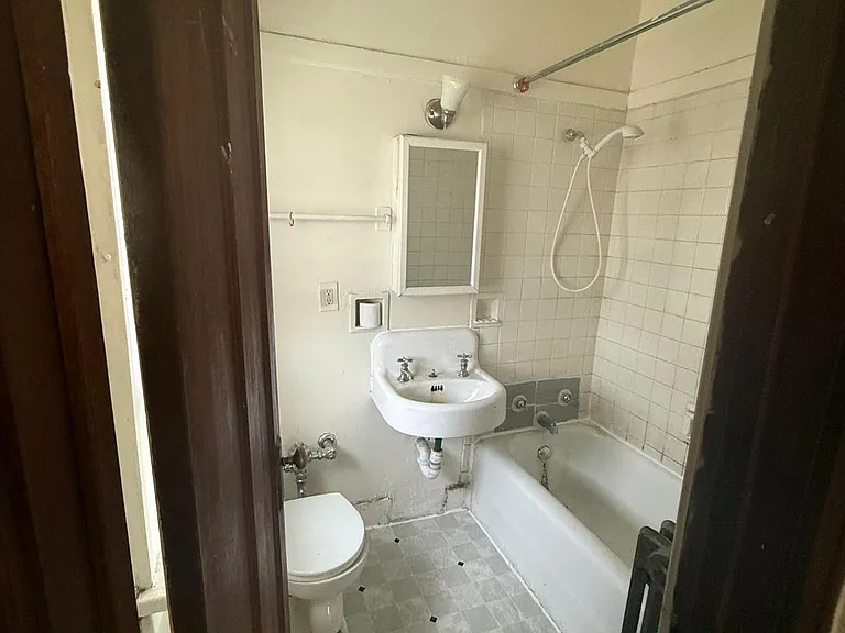 1242 W Highland Ave #7 — Photo 3