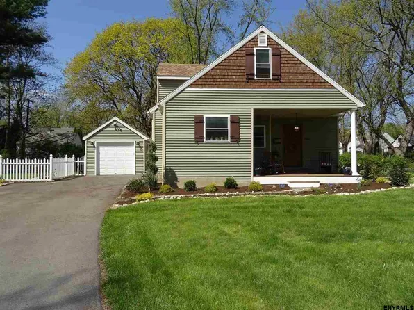 2061 Morrow Ave, Niskayuna, NY 12309