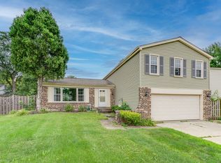 5S735 Park Meadow Dr, Naperville, IL 60540