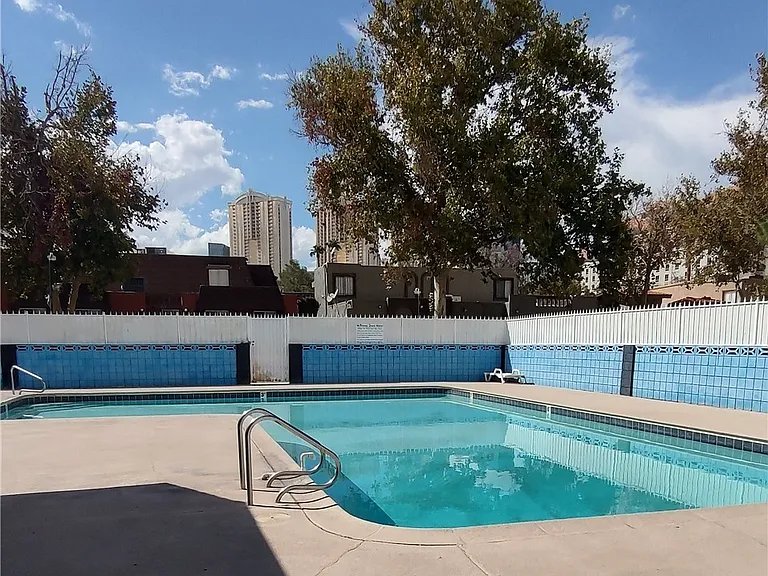 4614 Grand Dr #2 — Photo 12