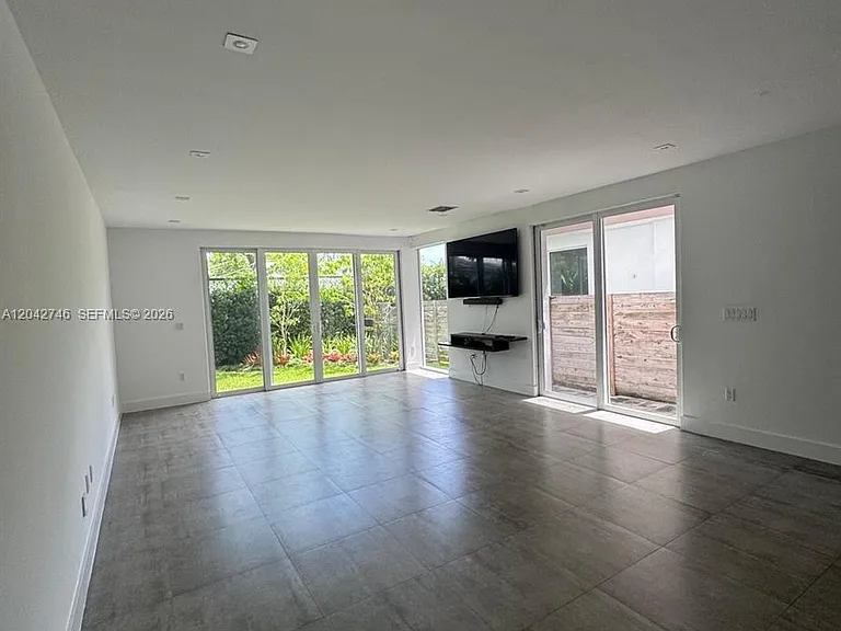 2947 SW 27th Ter #0 — Photo 11