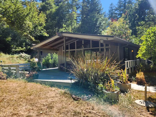 686 Oakridge Dr, Redway, CA 95560
