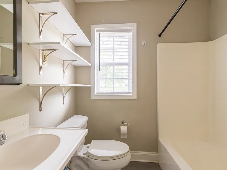 376 N Graham St — Photo 17