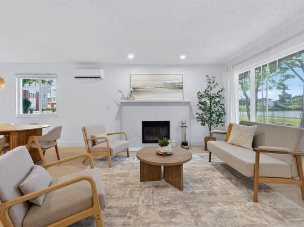 6020 Comstock Rd, Richmond, BC V7C 2X4