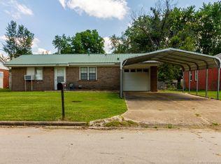 1304 NE 4th St, Pryor, OK 74361