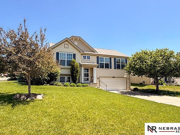 2nd image of 2301 Lakewood Dr