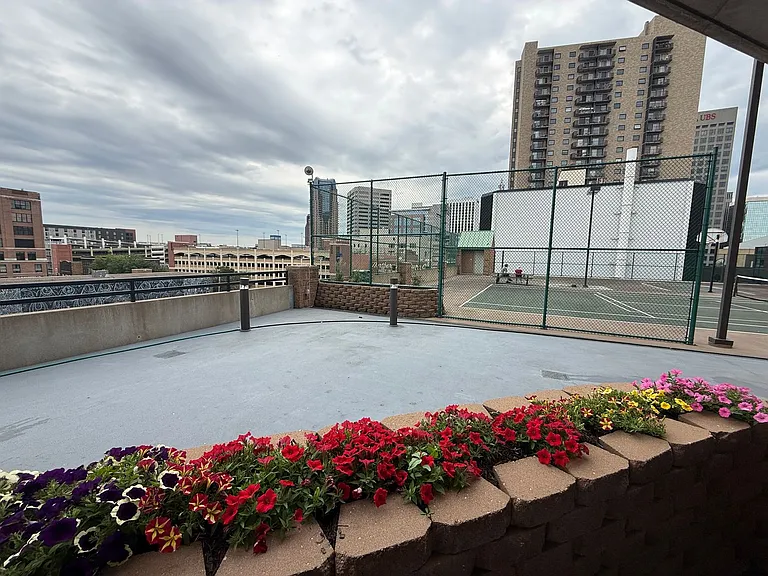 78 10th St E #401 — Photo 14