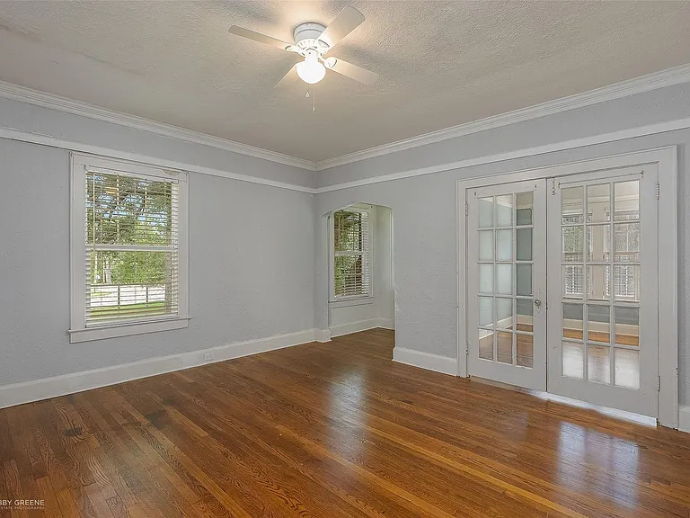 1212 E Kings Hwy — Photo 28