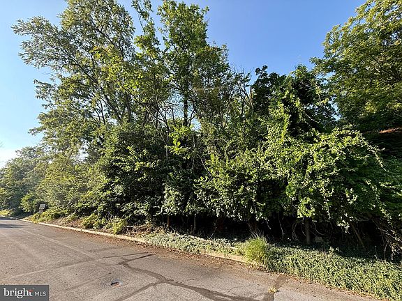 2nd image of 3415 Stoner Ave