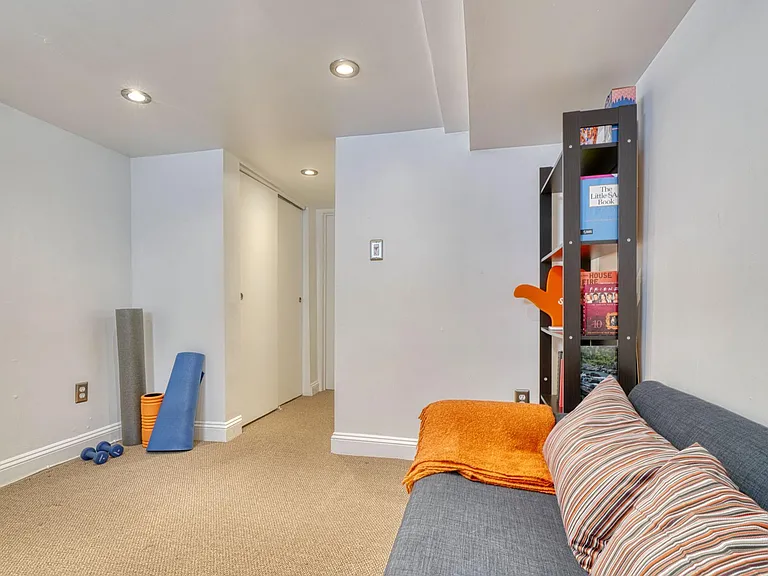 111 S Castle St — Photo 15